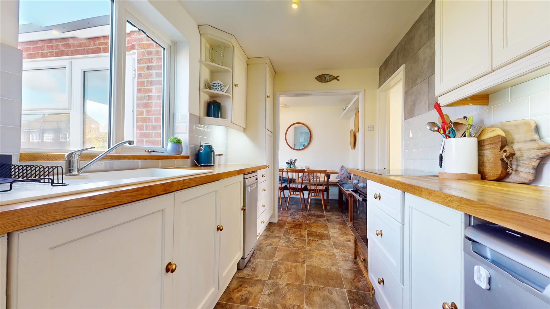 4 bed property in Westbury Lane, Newport Pagnell